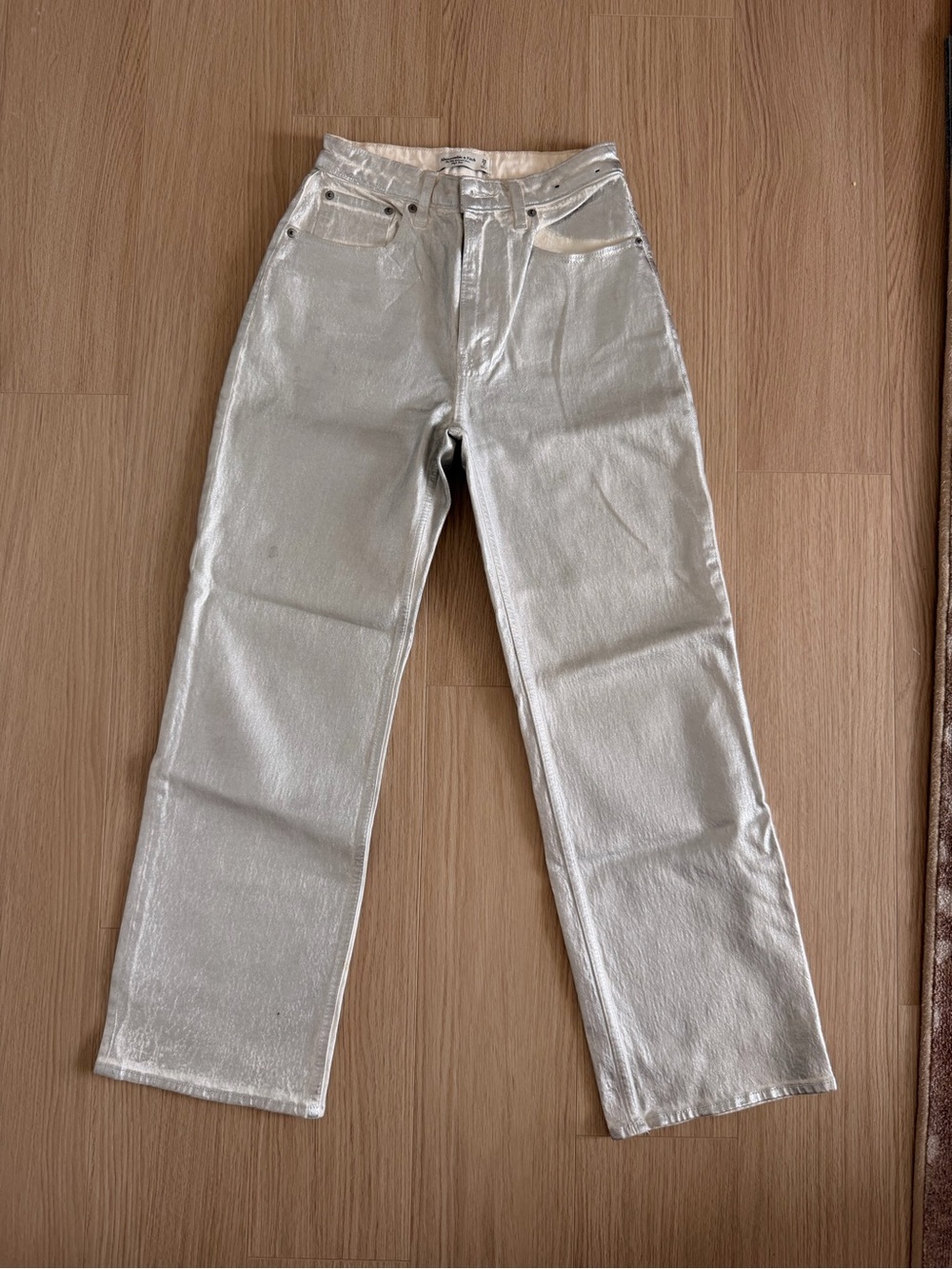 Abercrombie Silver Metallic High-Rise Straight Jeans 26 Short